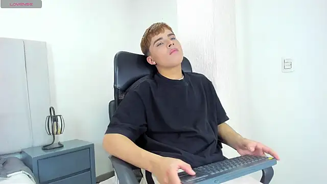 Lucass love online show from 04.14.26