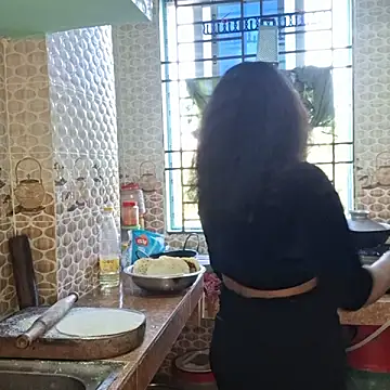 Snapshot of Bristy- chatting on 11.17.25 Bristy- online show from 11.17.25