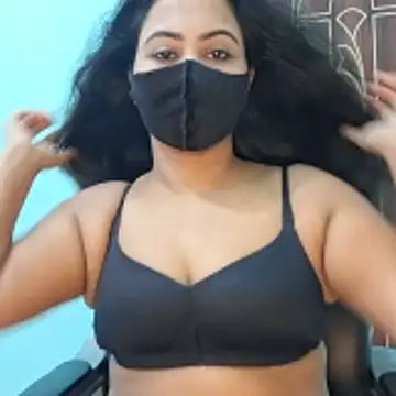 Snapshot of Bristy- chatting on 11.22.25 Bristy- online show from 11.22.25