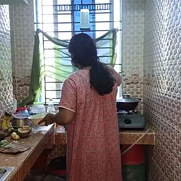 Snapshot of Bristy- chatting on 11.24.25 Bristy- online show from 11.24.25