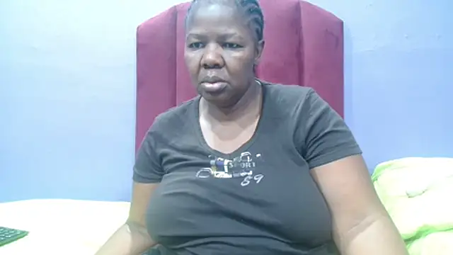 Snapshot of NaughtyChubbyZoe chatting on 11.26.25 NaughtyChubbyZoe online show from 11.26.25