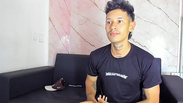 Snapshot of Asthondream_ chatting on 11.29.25 Asthondream online show from 11.29.25