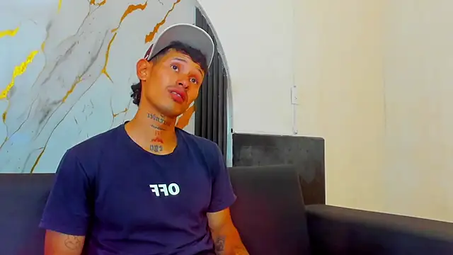 Snapshot of Asthondream_ chatting on 11.30.25 Asthondream online show from 11.30.25