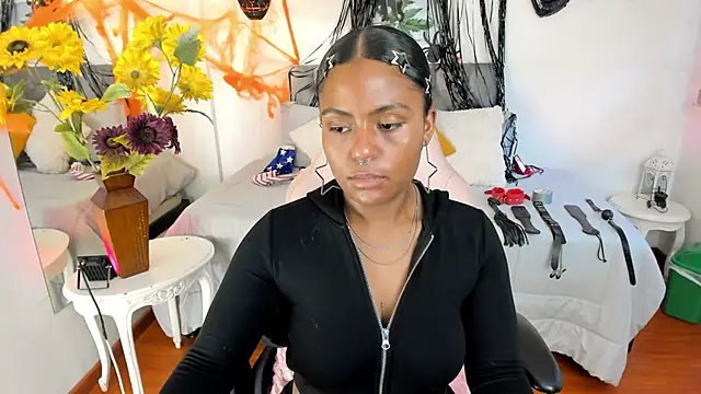 Lucie Harper online show from 10.17.25