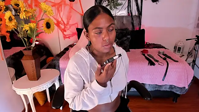 Lucie Harper online show from 10.22.25