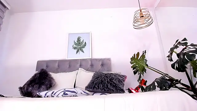 Lucie Harper online show from 11.10.25