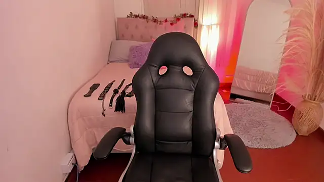 Lucie Harper online show from 11.13.25