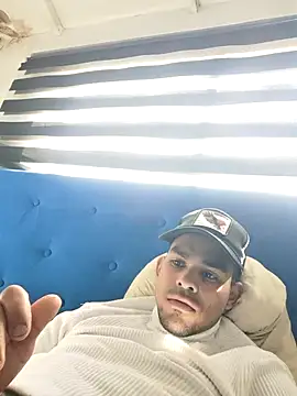 Snapshot of jhoi95 chatting on 10.19.25 jhoi95 online show from 10.19.25