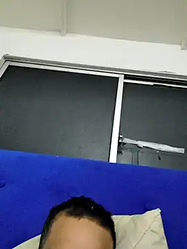 Snapshot of jhoi95 chatting on 11.08.25 jhoi95 online show from 11.08.25