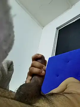 Snapshot of jhoi95 chatting on 11.08.25 jhoi95 online show from 11.08.25