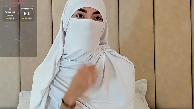  Zahiira  online show from 10.10.25