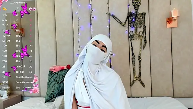  Zahiira  online show from 10.31.25