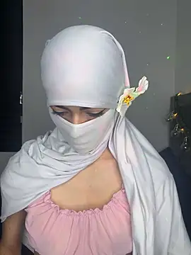 Snapshot of _Zahiira_ chatting on 07.16.26 Zahiira online show from 07.16.26