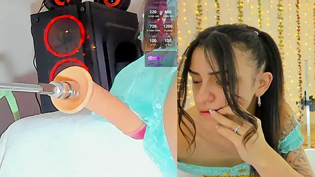 Snapshot of Kitty__Rose__ chatting on 10.15.25 Kitty Rose online show from 10.15.25