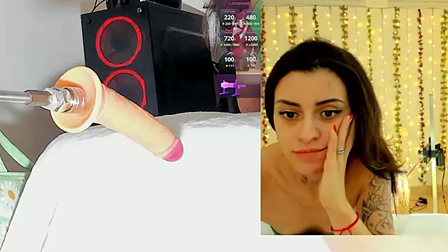 Snapshot of Kitty__Rose__ chatting on 11.11.25 Kitty Rose online show from 11.11.25