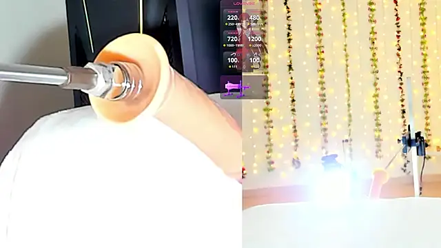 Snapshot of Kitty__Rose__ chatting on 12.21.25 Kitty Rose online show from 12.21.25