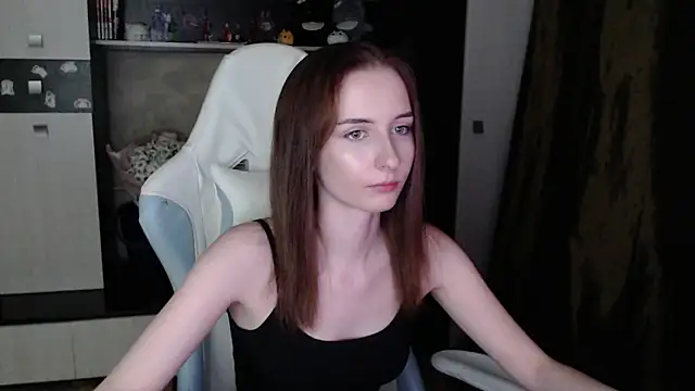 Snapshot of Cutti_Crystal chatting on 10.29.25 Cutti Crystal online show from 10.29.25