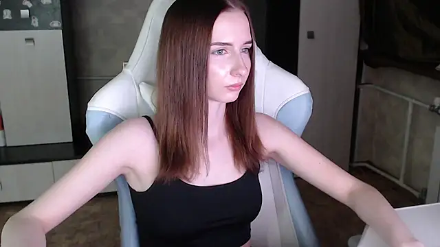 Snapshot of Cutti_Crystal chatting on 11.05.25 Cutti Crystal online show from 11.05.25