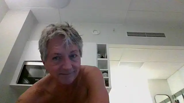 Snapshot of Swegay12-Exhi chatting on 10.20.25 Swegay12-Exhi online show from 10.20.25