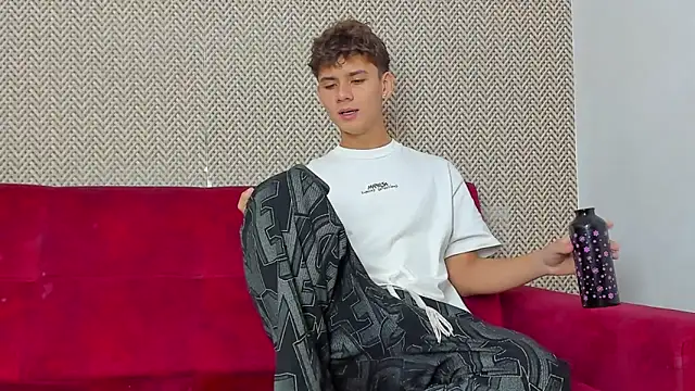 Snapshot of willy_sexxx18 chatting on 02.11.26 willy sexxx18 online show from 02.11.26