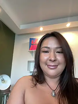 Snapshot of thedaynahoney chatting on 06.23.26 thedaynahoney online show from 06.23.26