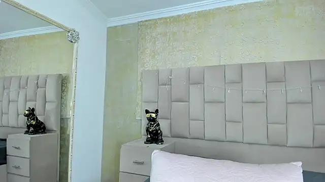 cloesummerr  online show from 12.21.25