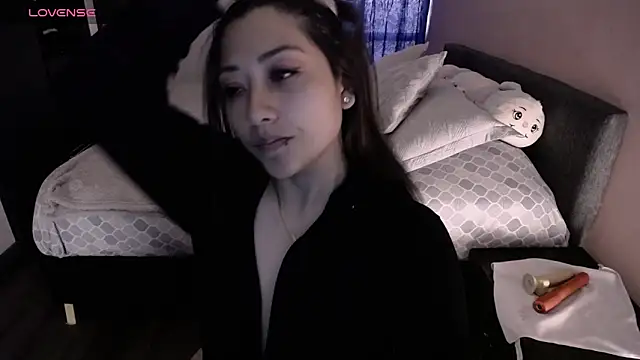 Mia 1120 online show from 04.25.26