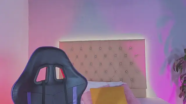 Zafiro  Brown online show from 11.21.25