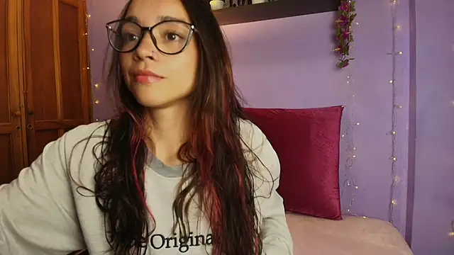 Snapshot of Dafne_Mel chatting on 10.18.25 Dafne Mel online show from 10.18.25