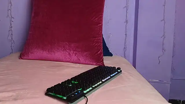 Snapshot of Dafne_Mel chatting on 10.20.25 Dafne Mel online show from 10.20.25