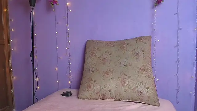 Snapshot of Dafne_Mel chatting on 10.23.25 Dafne Mel online show from 10.23.25