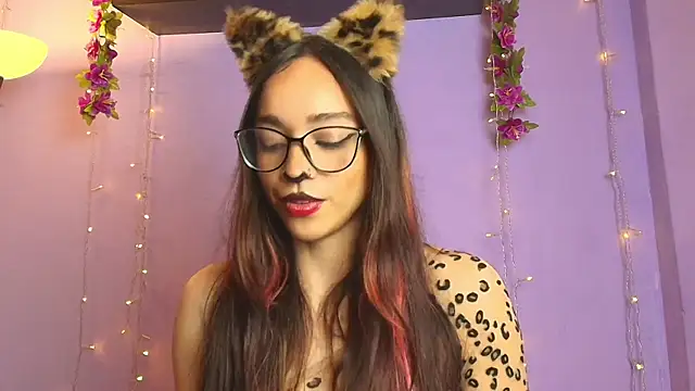 Snapshot of Dafne_Mel chatting on 10.24.25 Dafne Mel online show from 10.24.25