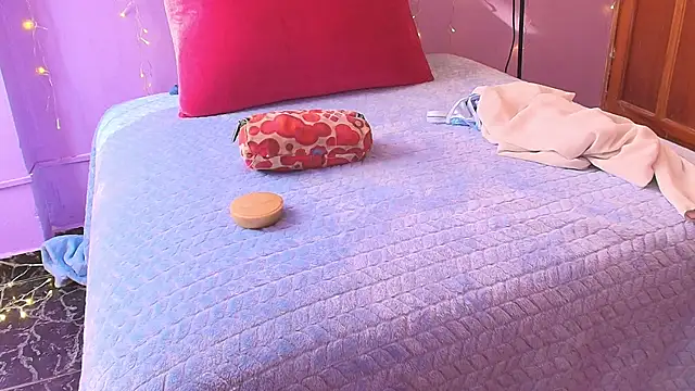 Snapshot of Dafne_Mel chatting on 11.20.25 Dafne Mel online show from 11.20.25