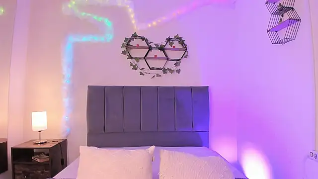 Snapshot of Ambar_gh1 chatting on 12.15.25 Ambar gh1 online show from 12.15.25