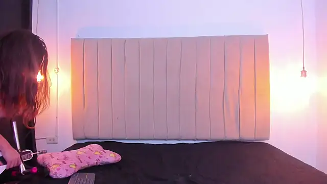 sol Capecchi online show from 11.27.25