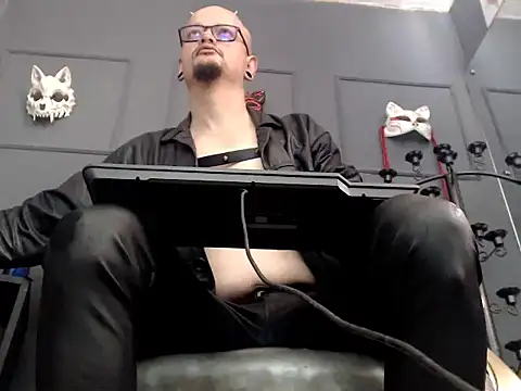 Snapshot of zain_kreigger chatting on 10.05.25 zain kreigger online show from 10.05.25