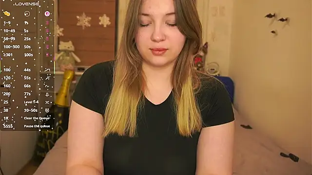 Snapshot of CuteSharloti chatting on 02.12.26 CuteSharloti online show from 02.12.26