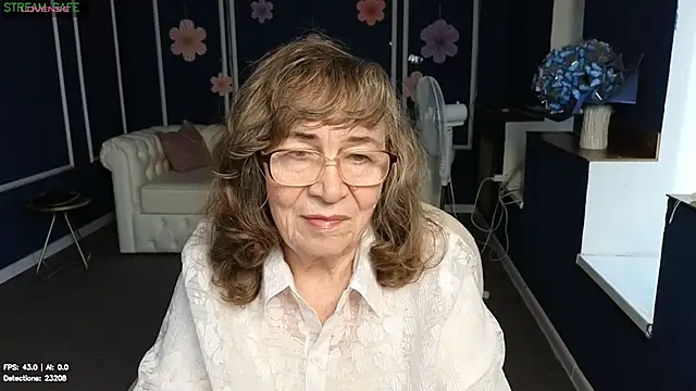 Snapshot of Betty_Brick chatting on 07.13.26 Betty Brick online show from 07.13.26
