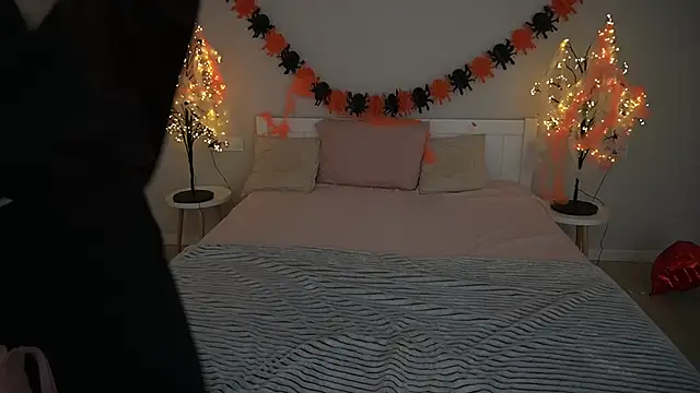 Snapshot of BerryDiva chatting on 10.19.25 BerryDiva online show from 10.19.25