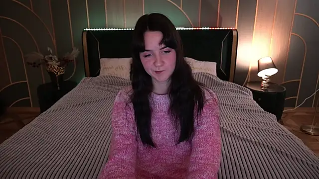 Snapshot of BerryDiva chatting on 11.26.25 BerryDiva online show from 11.26.25