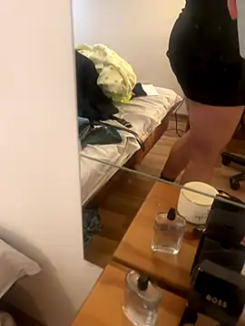 Snapshot of amiliatr chatting on 09.30.25 amiliatr online show from 09.30.25