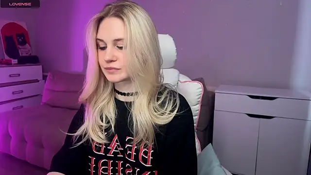 Snapshot of Sofia_Kenwood chatting on 02.20.26 Sofia Kenwood online show from 02.20.26