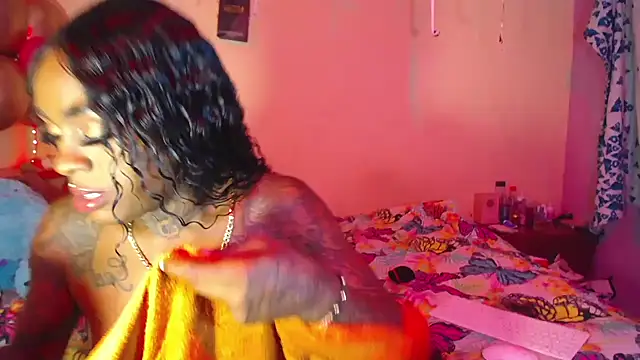 Snapshot of pink_7777 chatting on 11.21.25 pink 7777 online show from 11.21.25