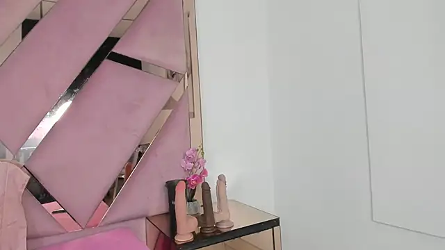 Akiraht online show from 10.25.25