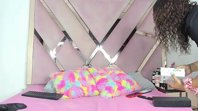 Akiraht online show from 11.20.25