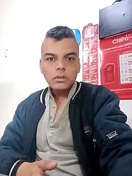 Snapshot of ozama423 chatting on 12.01.25 ozama423 online show from 12.01.25