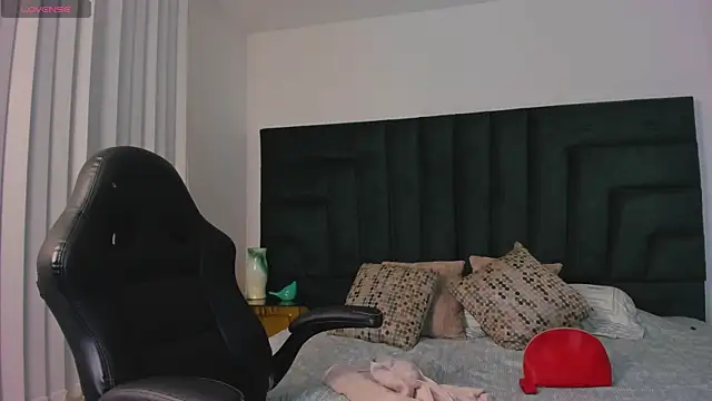 Snapshot of valerieMattson chatting on 09.28.25 valerieMattson online show from 09.28.25