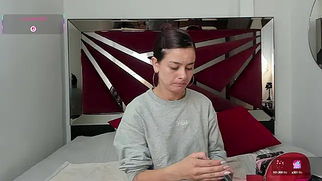 Snapshot of valerieMattson chatting on 10.11.25 valerieMattson online show from 10.11.25