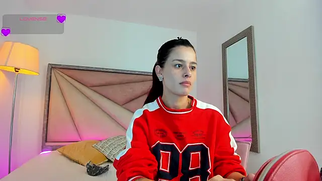 Snapshot of valerieMattson chatting on 10.20.25 valerieMattson online show from 10.20.25