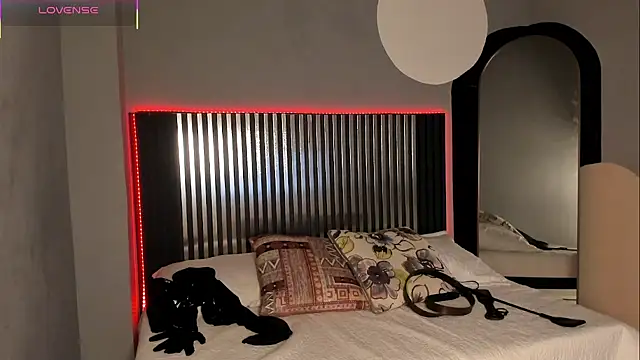 Snapshot of Emilybeltons chatting on 10.17.25 Emilybeltons online show from 10.17.25